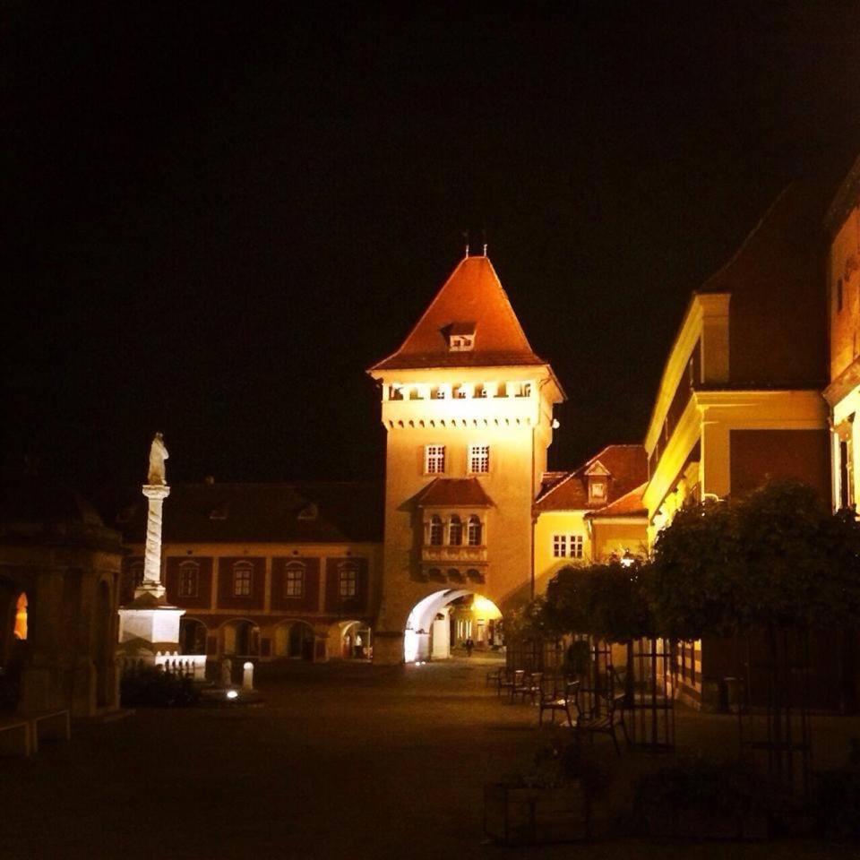 Modern Medival Lägenhet Kőszeg Exteriör bild